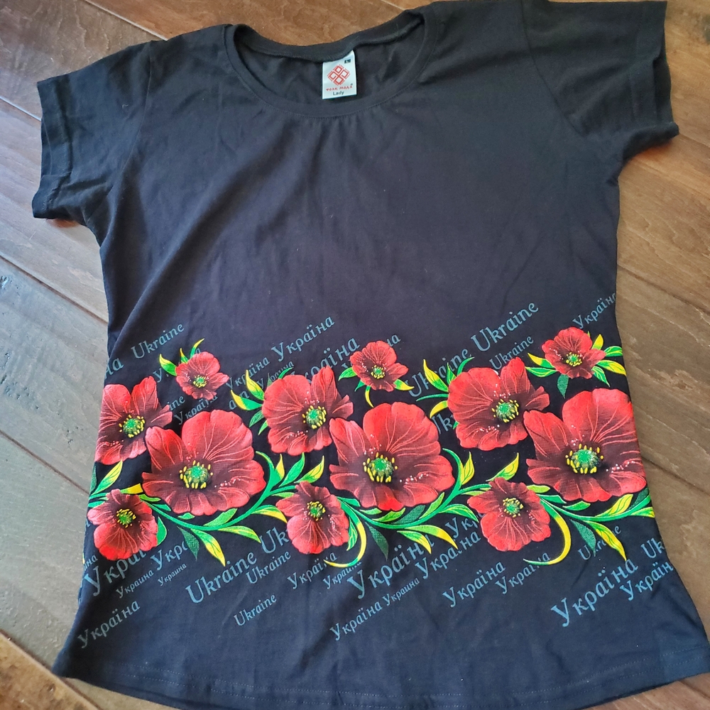 Ukrainian Black and Red Graphic Fitted Short Sleeve Tee With Poppy Flowers Nwot